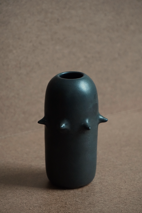 Spikey Vase, Matte Black